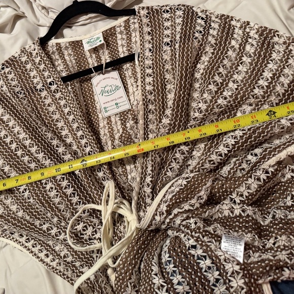 Very J Brown and White poncho sleeve boho cardigan. Arm holes and functional tie - Picture 16 of 16